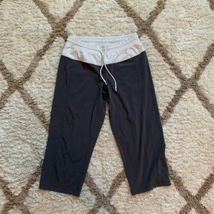 Women’s lululemon athletica Capri pants